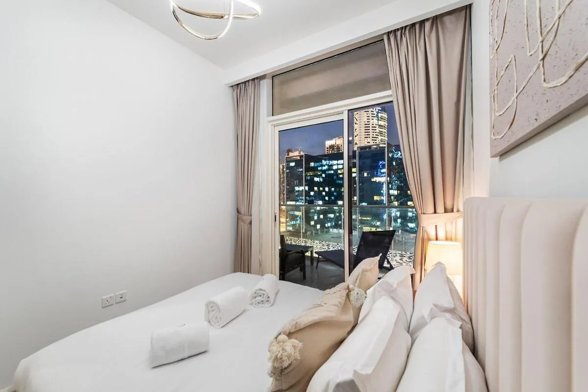 First Class 1Br Iconic Views & Elegance Dubai Apartment
